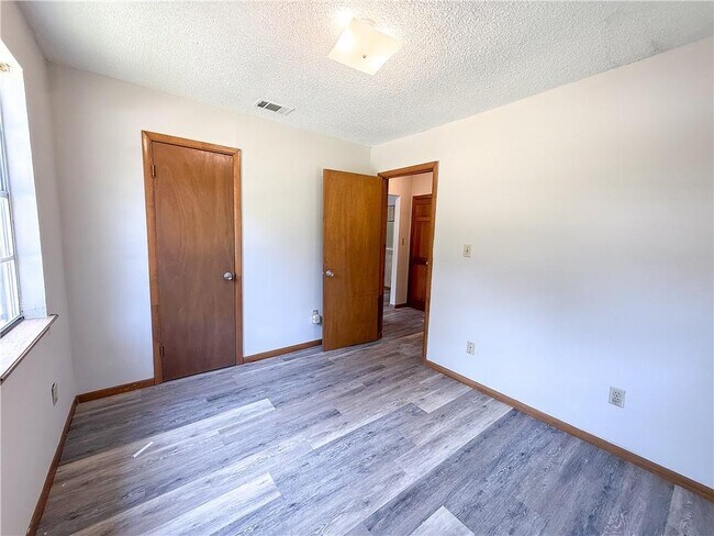 Building Photo - 736 Reynolds Ave