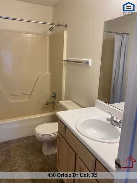 Building Photo - 430 Oriole Dr