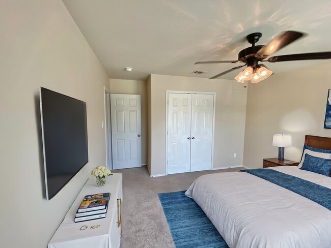 Building Photo - Open Floorplan and Amazing Resort Style Community!