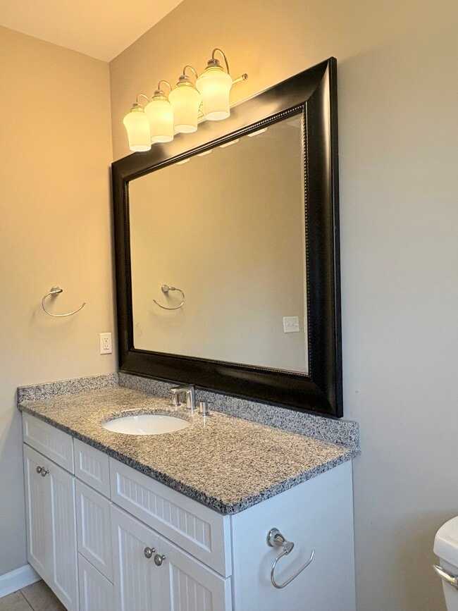 Building Photo - 135 Daisy Field Ct