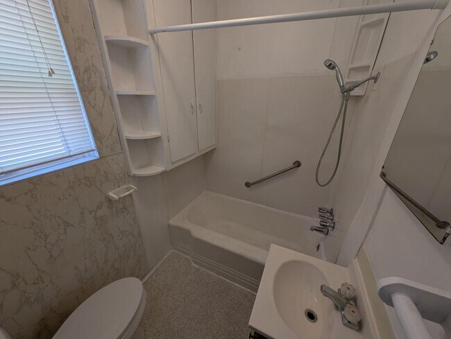 Building Photo - 516 Walnut St