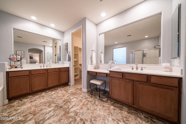 Building Photo - 2681 E Hampton Ln