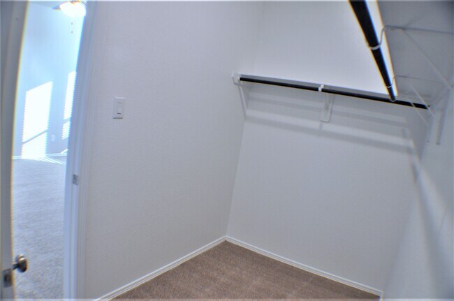 Building Photo - 714 Cobalt Crest Ln