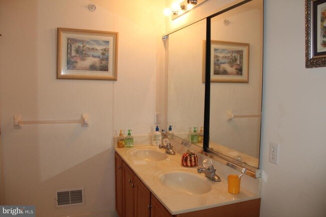 Building Photo - 134 Pendula Ct