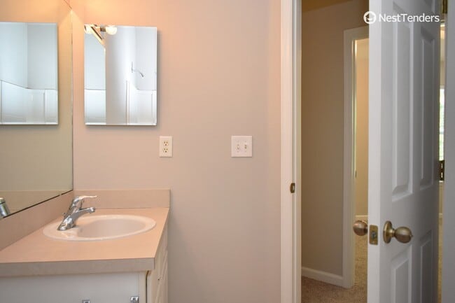 Building Photo - Three Bedroom in Cambridge at Oak Leaf Pla...
