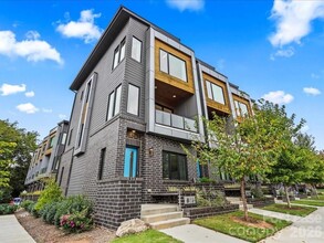 Building Photo - 815 E 36th St