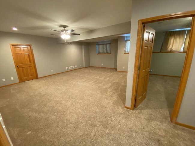 Building Photo - Wonderful Fox Chase home with fantastic sp...