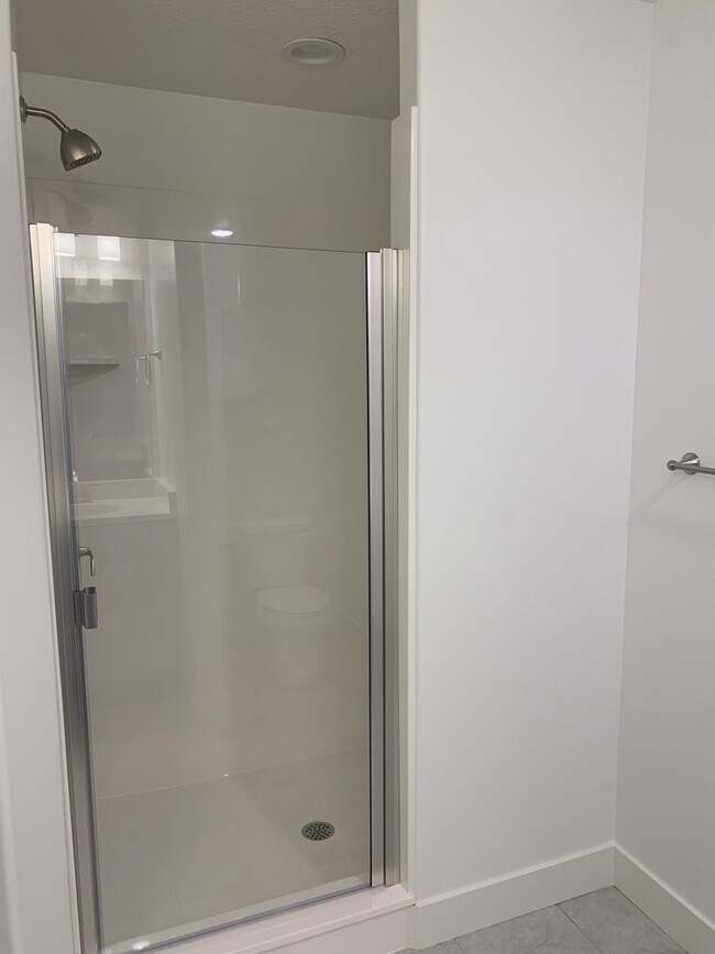 Building Photo - Beautiful Willow Point Townhome