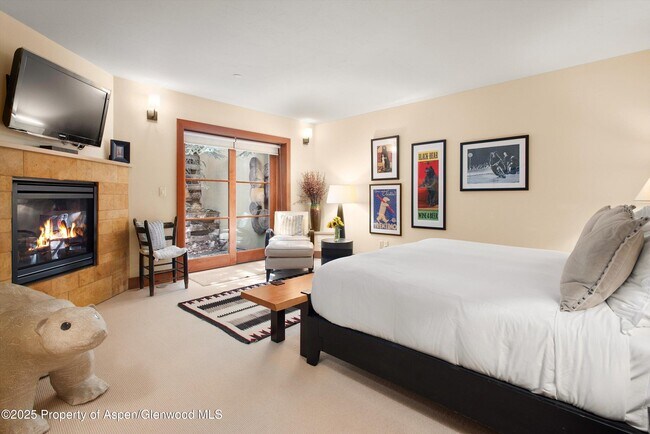 Building Photo - 714 S Galena St