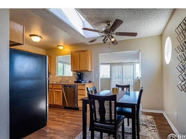 Building Photo - Students Welcome! 4 Bedroom 2 bath split level home - Available in June!