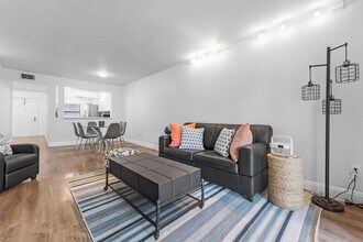 Building Photo - 7843 Willow Spring Dr