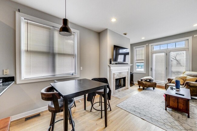 Building Photo - 1330 W Fletcher St