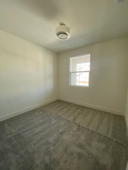 Building Photo - 2466 Elan Dr