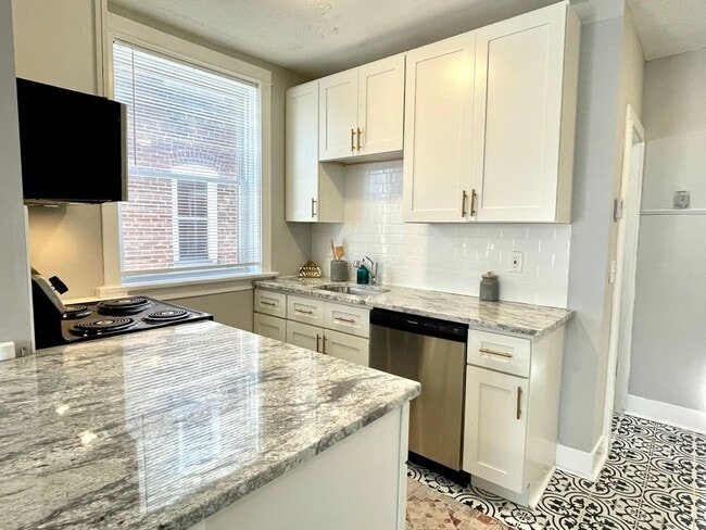 Building Photo - 2112 Maury Ave