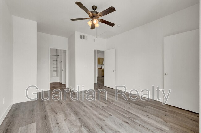 Building Photo - 8250 N Grand Canyon Dr