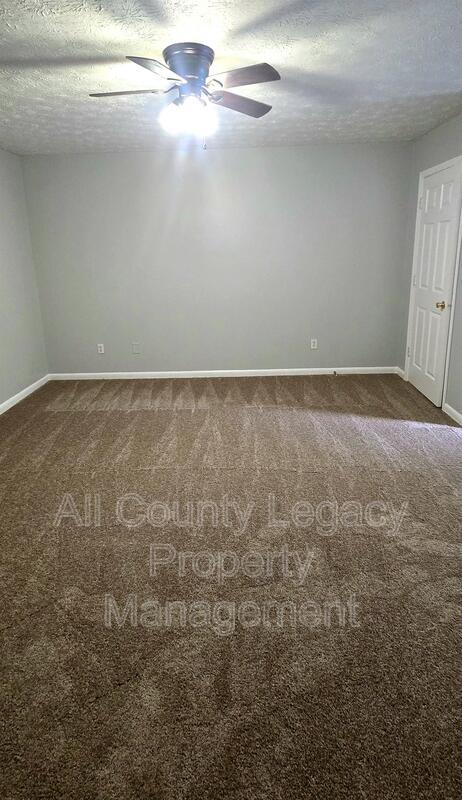 Building Photo - 700 Rosehip Ln