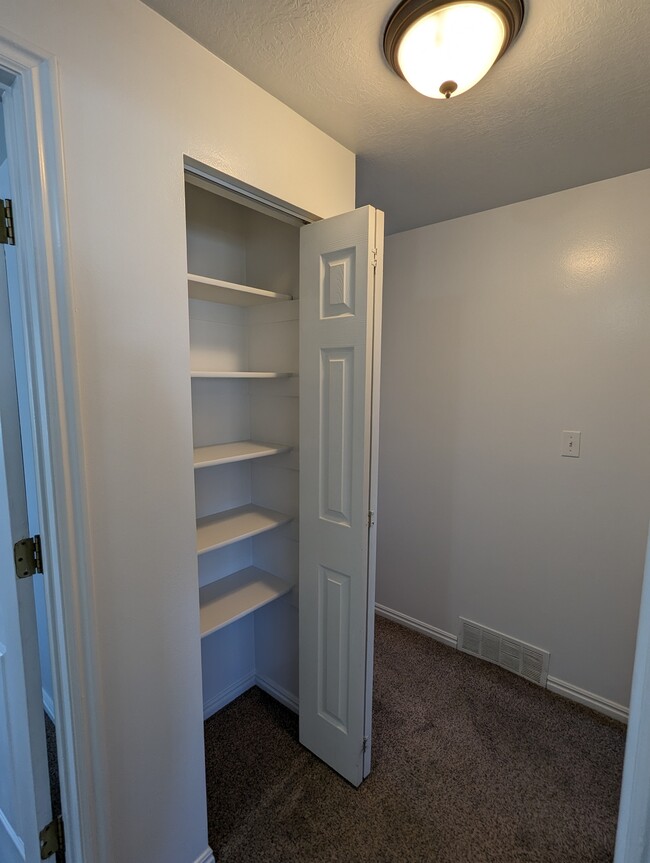 Linen closet - 752 E 500 N