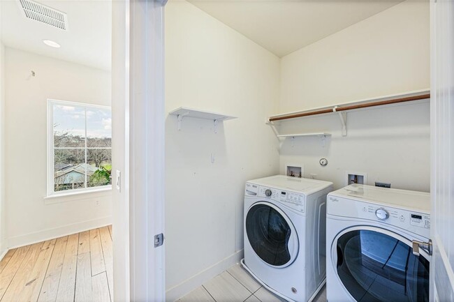 Building Photo - 1213 Eleanor St