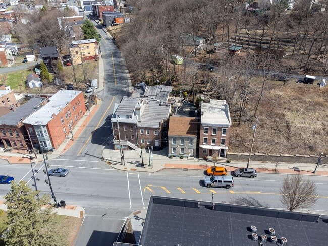 Building Photo - 383 Congress St