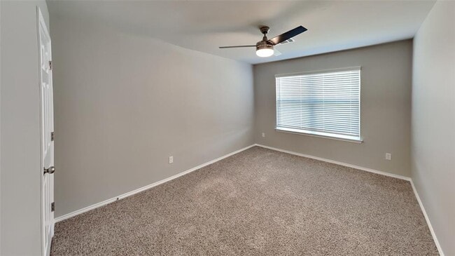 Building Photo - 332 Blue Dr