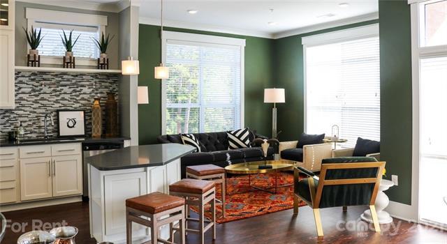 Building Photo - 1310 Iris Dr