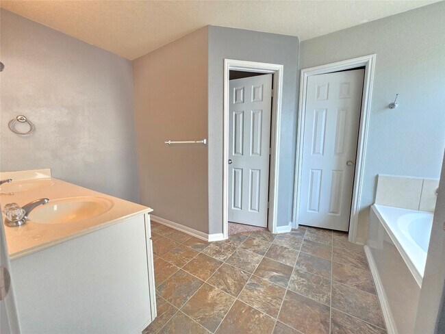 Building Photo - 9924 Lace Flower Way
