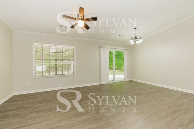 Building Photo - Immerse yourself in comfort and convenience