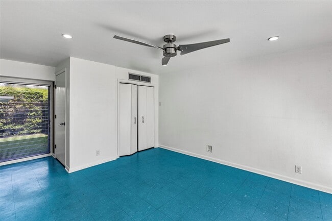 Building Photo - 1310 Harbor View Dr