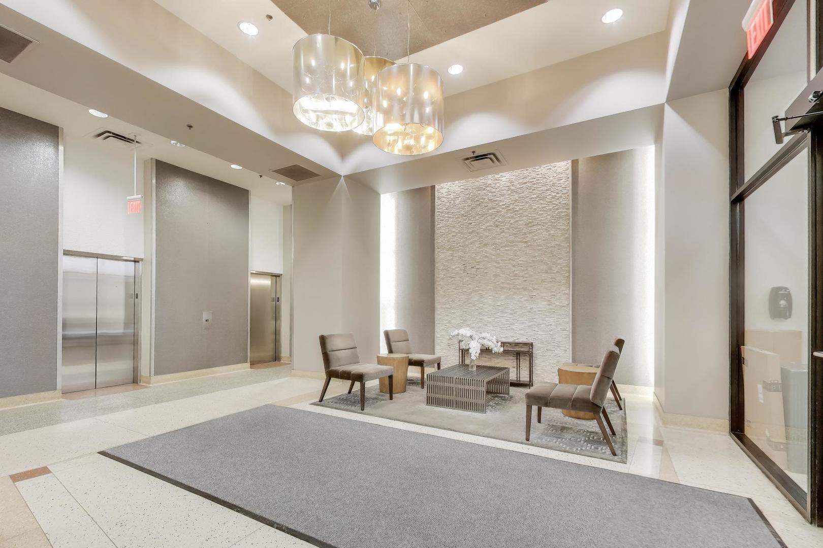 Building Photo - 435 W Erie St