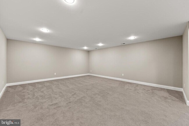 Building Photo - 532 Springvale Rd