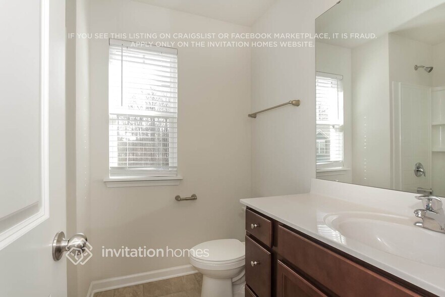 Building Photo - 9211 Grand Valley Dr