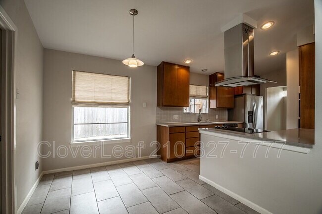 Building Photo - 2622 Hopeton Dr