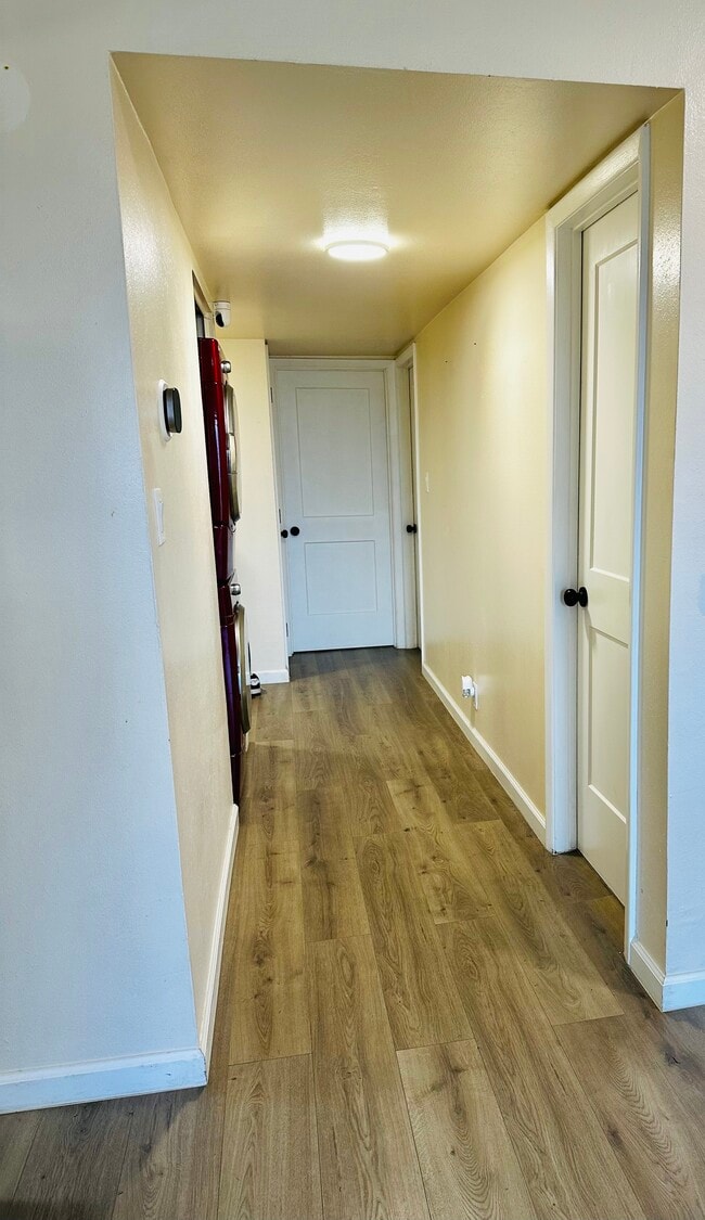 Building Photo - 602 Lakeview Cir SE