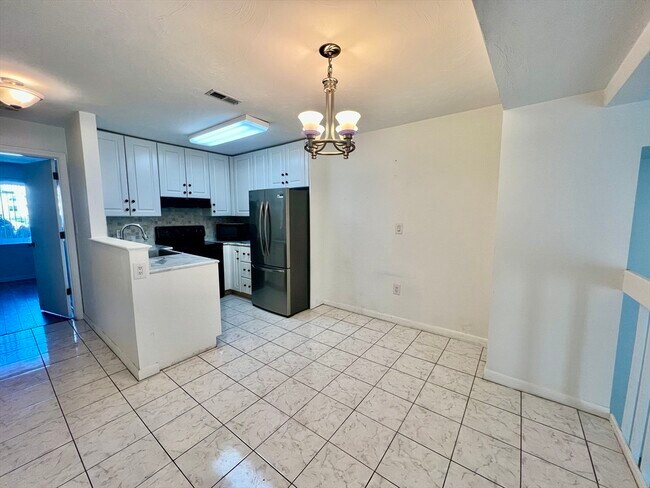 Building Photo - 110 Burkhall St