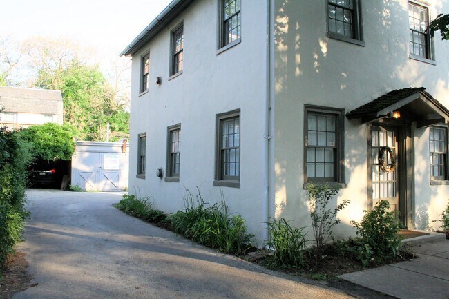 Building Photo - 16 East Gorgas Lane