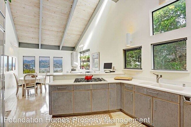 Building Photo - 4 br, 2 bath House - 25 Arana Circle