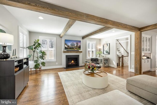 Building Photo - 323 S West St