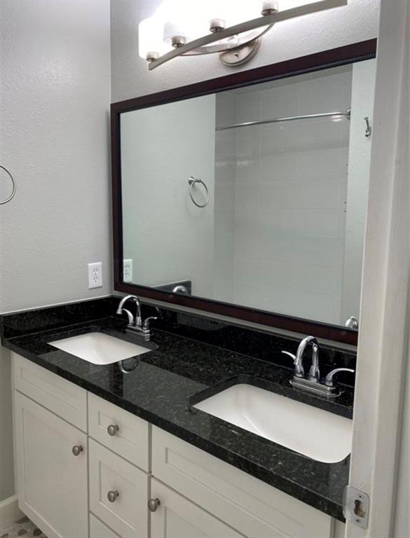 Building Photo - 10301 Briar Forest Dr