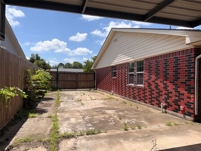 Building Photo - 6841 Flamingo Dr