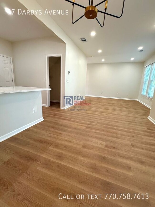 Building Photo - 57 Darbys Ave