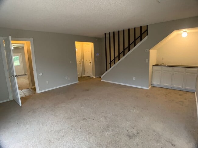 Building Photo - 3 Bedroom Edmond Duplex