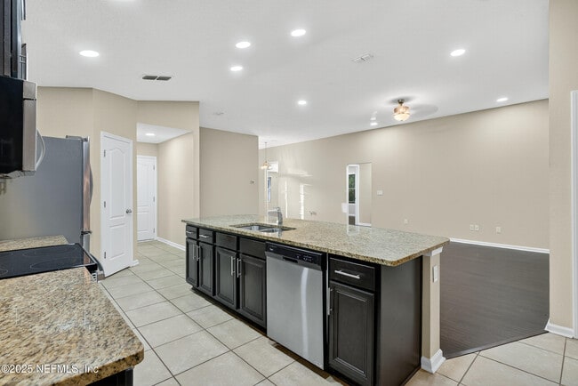 Building Photo - 15885 Bainebridge Dr