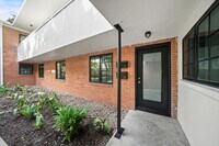 Building Photo - 520 Lovett Blvd