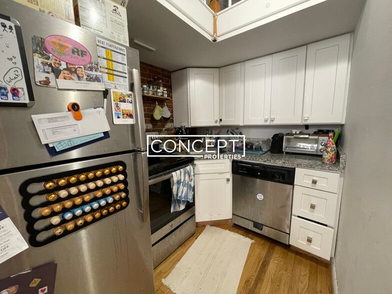 Building Photo - 168 Northampton St