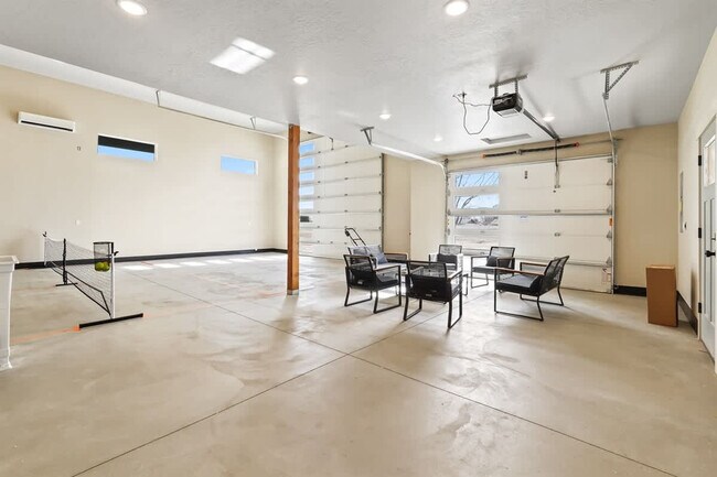 Building Photo - 303 CM Rdg Ln