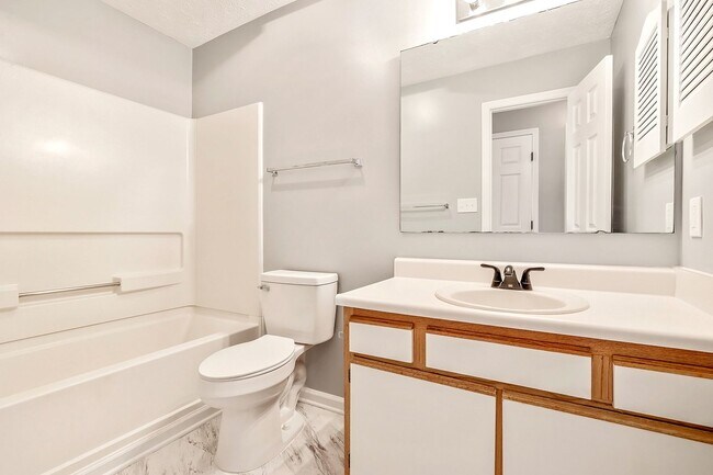 Building Photo - Up to Date Condo