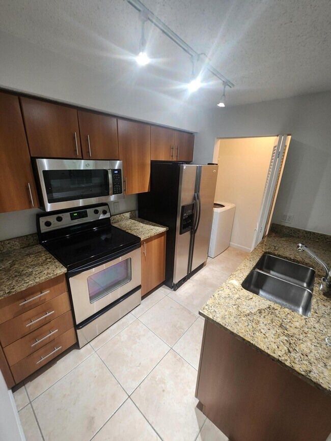 Building Photo - 1020 Crystal F Way