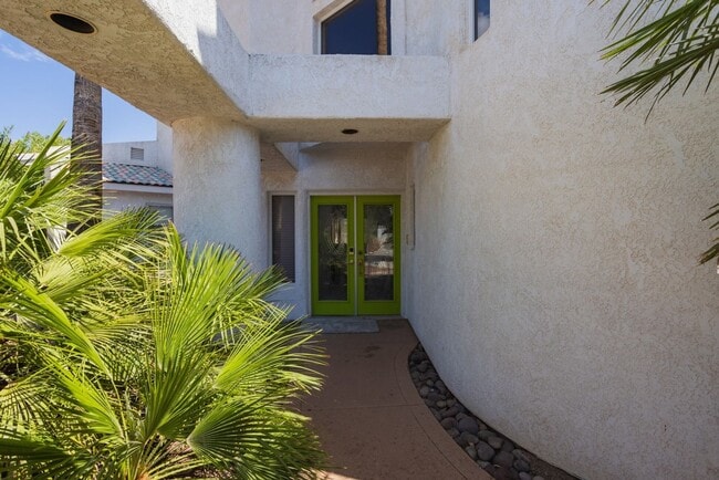 Building Photo - 2320 Snead Dr