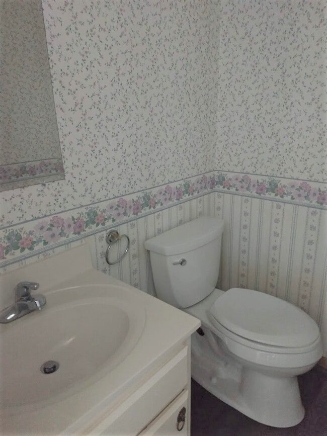 Building Photo - 29 Lakeshore Terrace