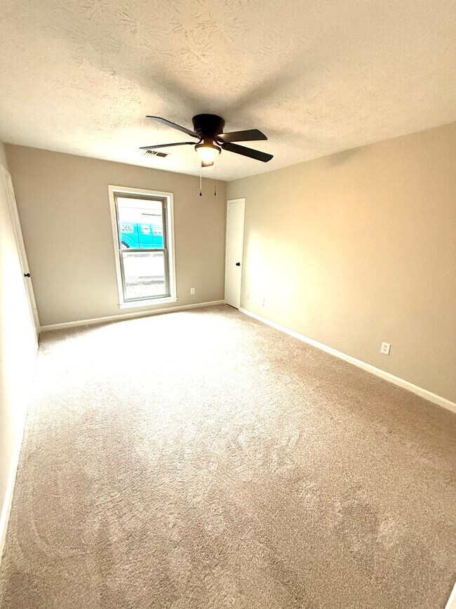 Building Photo - ** 4 Bed 3 Bath located in Prattville ** Call 334-366-9198 to schedule a self-tour. $500 credit t...